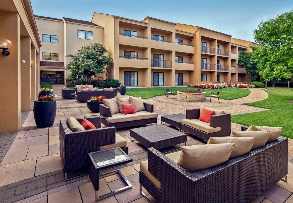 Courtyard By Marriott Fairfax Fair Oaks Hotel Exterior photo