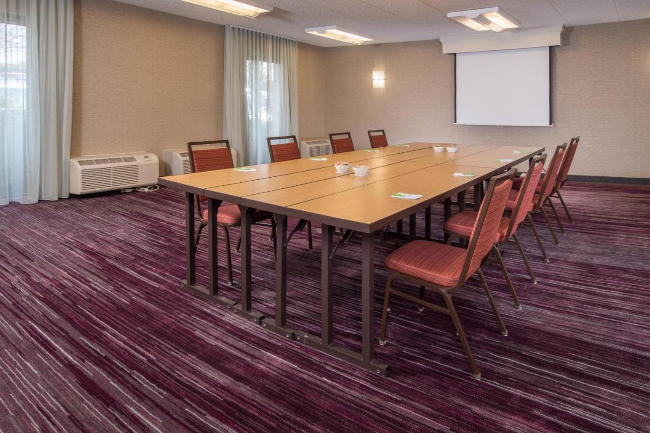 Courtyard By Marriott Fairfax Fair Oaks Hotel Exterior photo