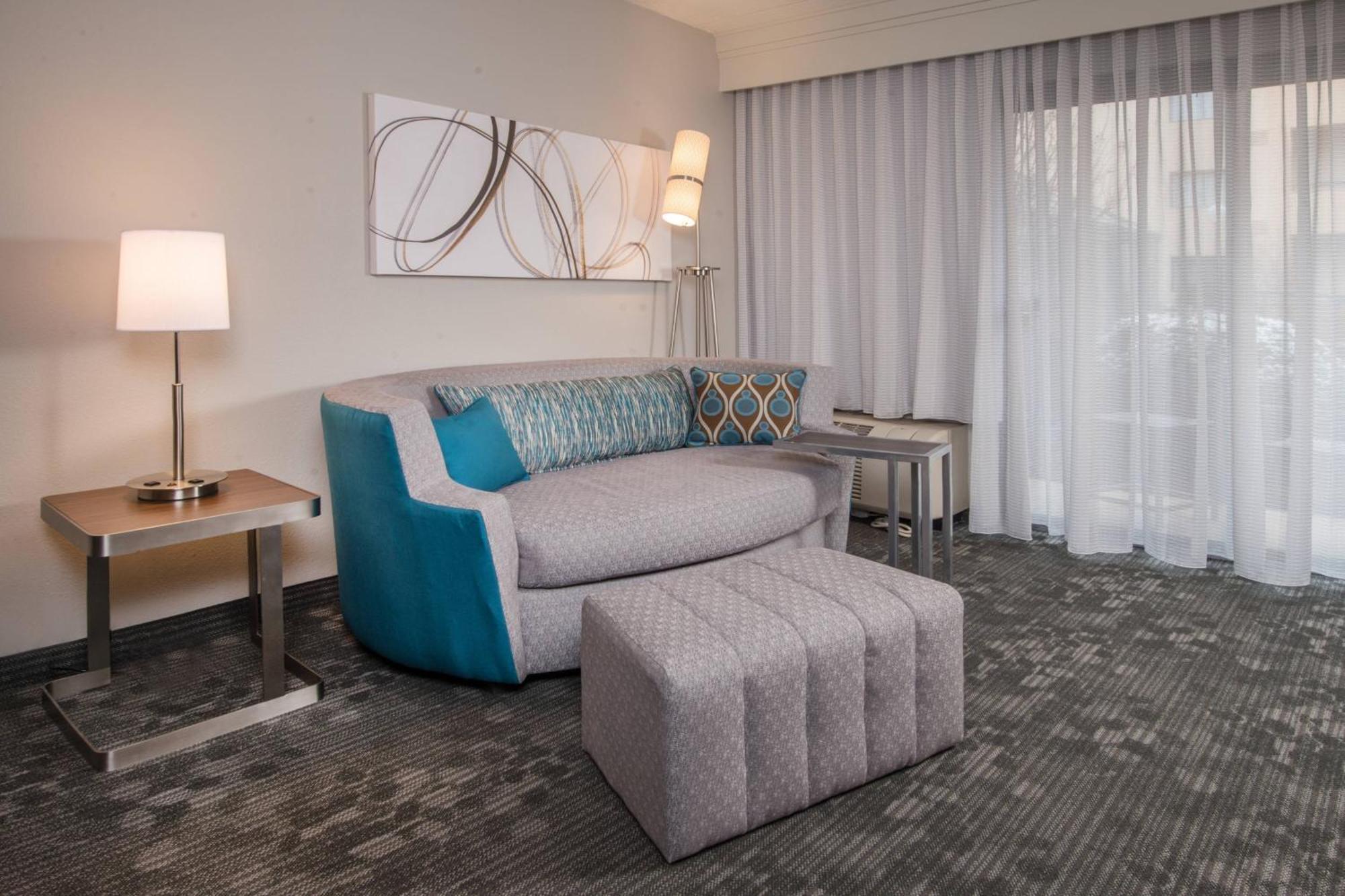 Courtyard By Marriott Fairfax Fair Oaks Hotel Exterior photo