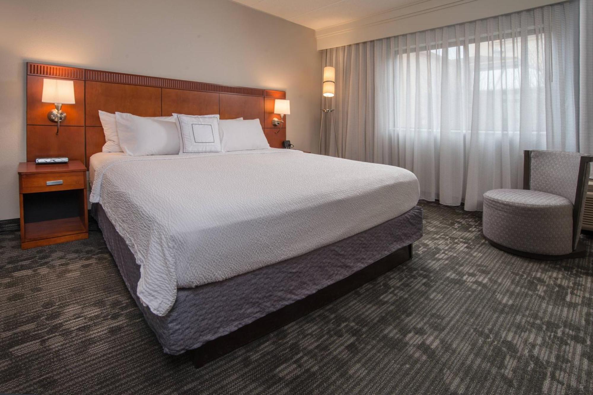 Courtyard By Marriott Fairfax Fair Oaks Hotel Exterior photo