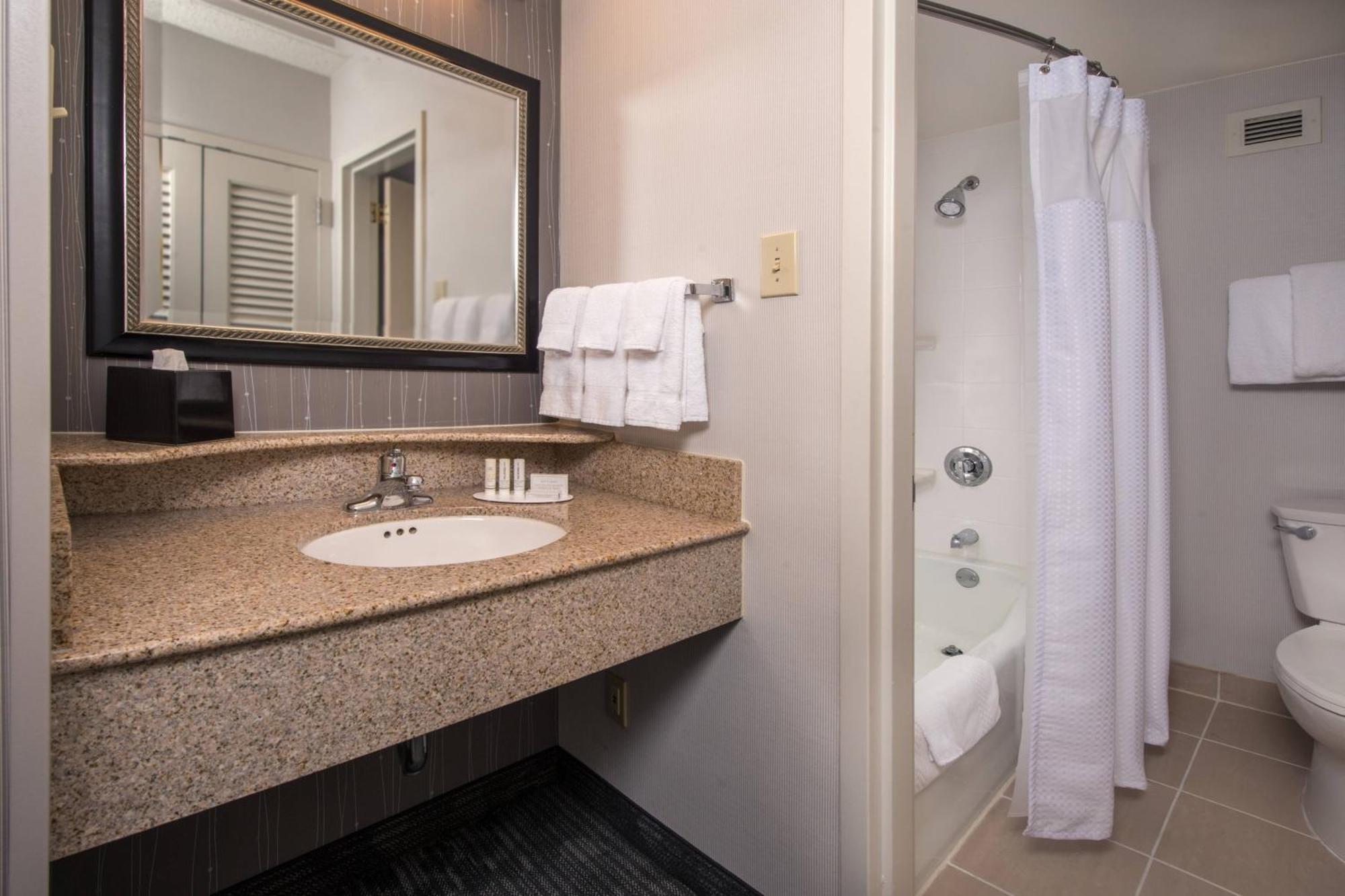 Courtyard By Marriott Fairfax Fair Oaks Hotel Exterior photo